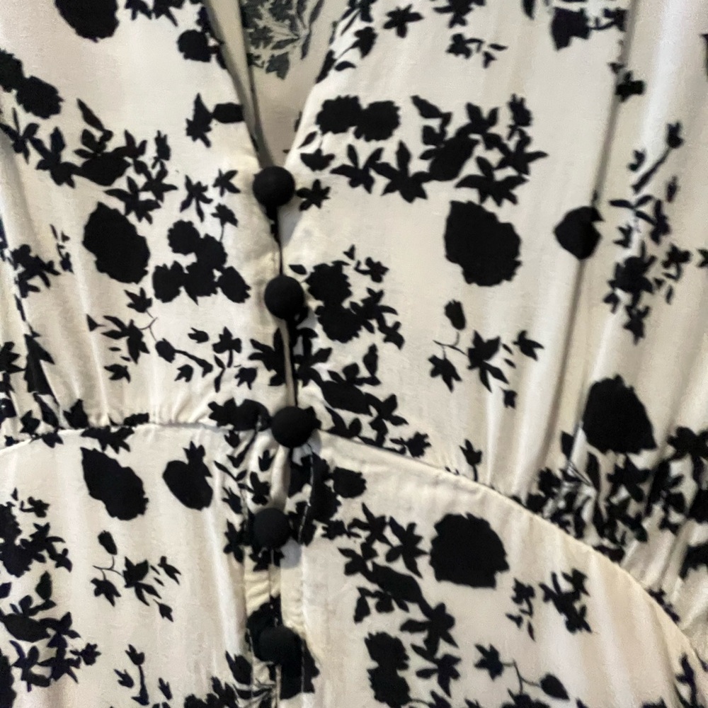 Subtle Puff sleeve Dress - Picture 8 of 12